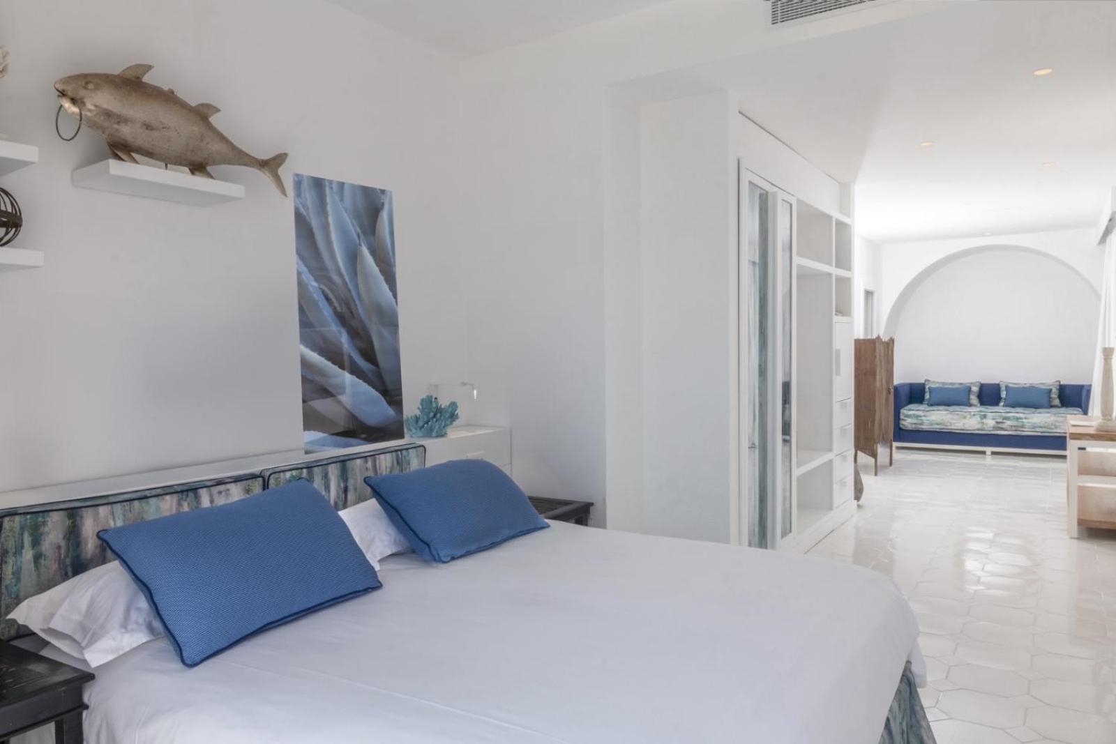 Relais Blu 4*